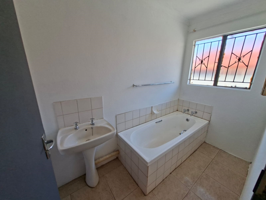 3 Bedroom Property for Sale in Geelhoutpark North West